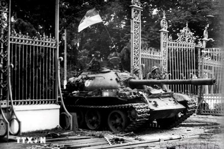 51 năm thống nhất đất nước: Đảng ta muôn vạn tấm lòng, niềm tin