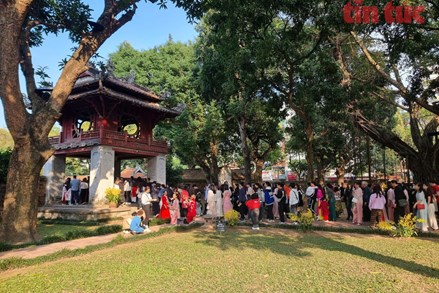 Tổng LĐLĐ Việt Nam nghiên cứu hoán đổi ngày làm việc để kéo dài kì nghỉ dịp Ngày Văn hoá Việt Nam 