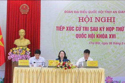 Phó Chủ tịch nước Võ Thị Ánh Xuân cùng Đoàn đại biểu Quốc hội tiếp xúc cử tri tỉnh An Giang