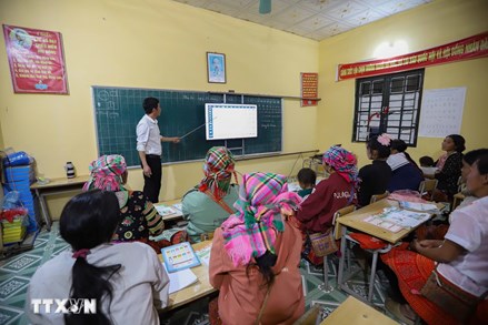 Lớp học chữ đặc biệt gieo mầm hy vọng nơi đại ngàn Tà Xùa