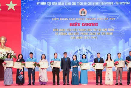 Hà Nội tôn vinh 30 điển hình học tập làm theo Bác và tuyên dương 100 thợ giỏi