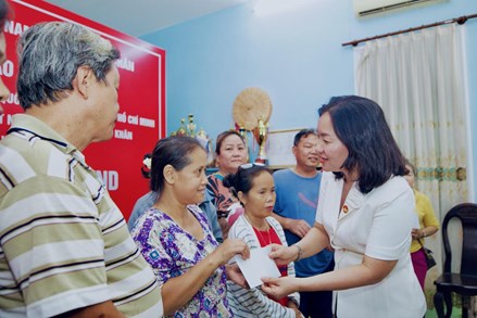 Đoàn công tác Ủy ban MTTQ Việt Nam thành phố Hồ Chí Minh thăm cộng đồng người Việt tại Lào