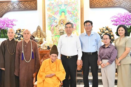 Thành phố Hồ Chí Minh: Chủ tịch Ủy ban MTTQ Việt Nam thành phố thăm, chúc mừng các cơ sở tôn giáo nhân Đại lễ Phật đản