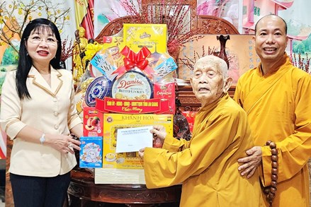 An Giang: Chủ tịch Ủy ban MTTQ Việt Nam tỉnh chúc mừng Đại lễ Phật đản tại xã Tân Hiệp 