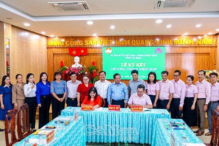 Cà Mau: Ủy ban MTTQ Việt Nam tỉnh ký kết chương trình phối hợp công tác với Chi nhánh Ngân hàng Chính sách xã hội tỉnh