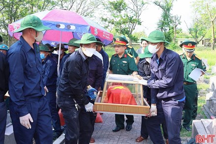 Hà Tĩnh: Lấy mẫu sinh phẩm để xác định danh tính liệt sĩ