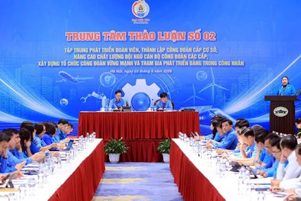 Xây dựng tổ chức công đoàn vững mạnh và tham gia phát triển Đảng trong công nhân