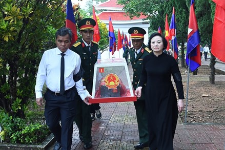Phó Thủ tướng Phạm Thị Thanh Trà dự Lễ truy điệu, an táng hài cốt liệt sĩ tại Quảng Ngãi