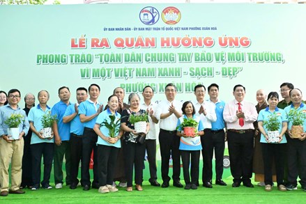 Thành phố Hồ Chí Minh: Chủ tịch Ủy ban MTTQ Việt Nam thành phố tham dự Lễ phát động phong trào chung tay bảo vệ môi trường tại phường Xuân Hòa
