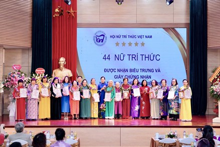 Tôn vinh những đóng góp to lớn của đội ngũ nữ trí thức Việt Nam