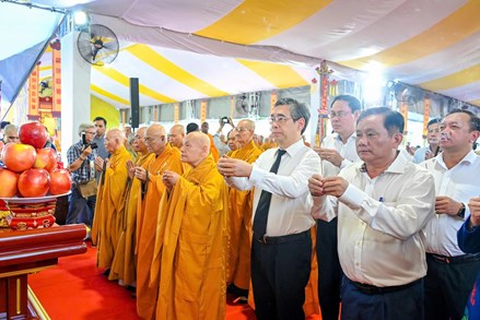 Thành phố Hồ Chí Minh: Lễ tưởng niệm các Anh hùng liệt sĩ tại Công viên Lê Thị Riêng