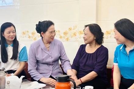 Trung ương Hội LHPN Việt Nam tri ân các thành viên Tiểu đội 11 cô gái sông Hương anh hùng