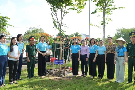 Thành phố Hồ Chí Minh: Trung ương Hội LHPN Việt Nam ra quân thực hiện 'Vườn cây Đại đoàn kết'