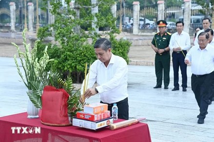 Cần Thơ lấy mẫu giám định 1.324 mộ liệt sỹ chưa xác định danh tính