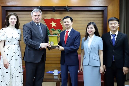 Trung ương Đoàn TNCS Hồ Chí Minh tiếp xã giao Phó Chủ tịch Ủy ban Đối ngoại thành phố Saint Petersburg