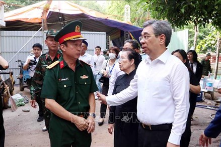 Thành phố Hồ Chí Minh: Ủy ban MTTQ Việt Nam thành phố thăm, tặng quà lực lượng tìm kiếm, quy tập và xác định danh tính hài cốt liệt sĩ 