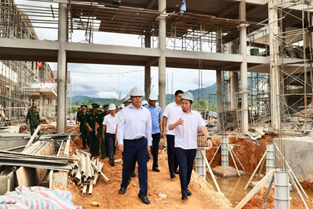 Phó Thủ tướng Lê Tiến Châu kiểm tra thực địa Dự án Trường phổ thông nội trú liên cấp tại TP. Huế