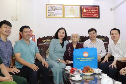 Thành phố Hồ Chí Minh: Ủy ban MTTQ Việt Nam thành phố thăm, tri ân Mẹ Việt Nam Anh hùng, người có công