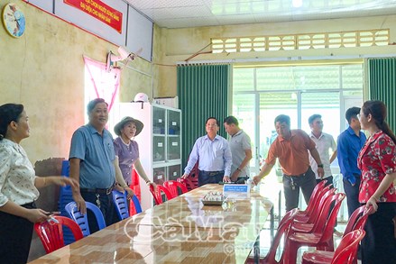 Cà Mau: Đoàn công tác Ủy ban MTTQ Việt Nam tỉnh làm việc tại xã Long Điền