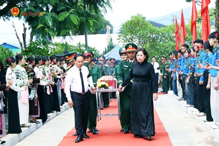Phó Chủ tịch Quốc hội Nguyễn Thị Hồng dự Lễ truy điệu và an táng 47 hài cốt liệt sĩ tại Lai Châu