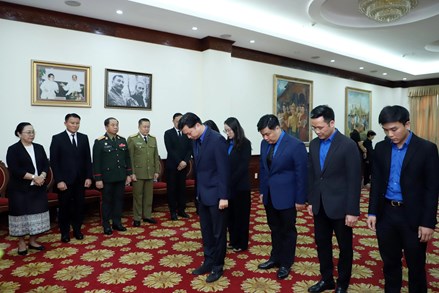 Bí thư Trung ương Đoàn TNCS Hồ Chí Minh viếng Chủ tịch Quốc hội Lào