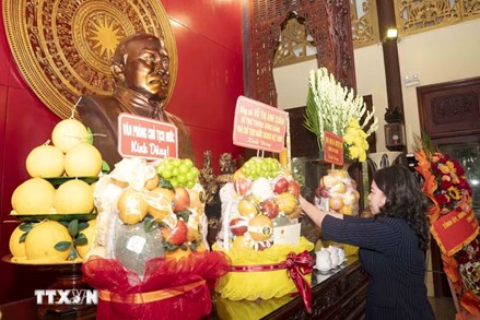Phó Chủ tịch nước Võ Thị Ánh Xuân dâng hương tưởng nhớ Chủ tịch Tôn Đức Thắng