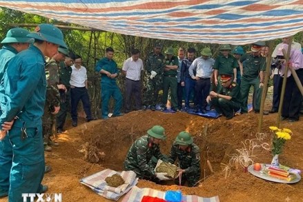 Lào Cai: Khai quật, cất bốc các phần mộ liệt sỹ tại khu vực đồi Đá Vôi