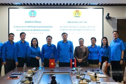 Tổng LĐLĐ Việt Nam hội đàm với Chủ tịch Trung ương Liên hiệp Công đoàn Lào