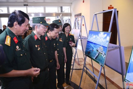 Báo Cựu chiến binh Việt Nam tổ chức Lễ khai mạc Triển lãm ảnh mang chủ đề 'Linh thiêng biển đảo Việt Nam'
