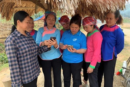 Tạo điều kiện để người khuyết tật, người dân tộc thiểu số thực hiện quyền tiếp cận thông tin