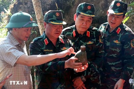 Kiểm tra công tác tìm kiếm hài cốt liệt sỹ, tổ chức lấy mẫu xác định danh tính