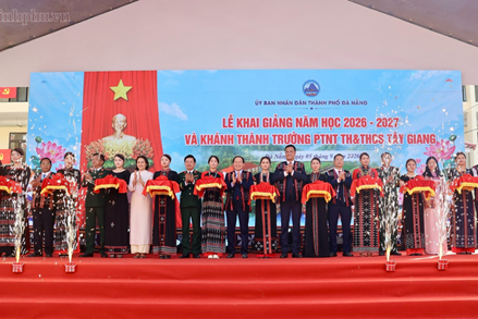 Phó Thủ tướng Lê Tiến Châu dự Lễ khánh thành Trường Phổ thông Dân tộc nội trú TH&THCS Tây Giang