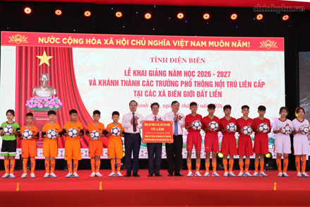 Phó Thủ tướng Thường trực Phạm Gia Túc dự Lễ khai giảng năm học mới tại Điện Biên