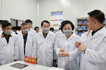 Phó Thủ tướng Phạm Thị Thanh Trà kiểm tra công tác giám định ADN, xác định danh tính hài cốt liệt sĩ