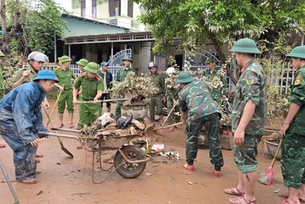 Dồn sức khắc phục hậu quả mưa lũ tại miền trung