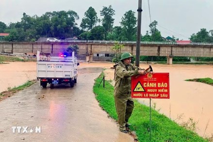 Mưa lũ gây thiệt hại hơn 10.000ha cây trồng, hàng nghìn nhà dân bị ngập