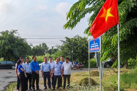 Cà Mau: Chủ tịch Ủy ban MTTQ Việt Nam tỉnh khảo sát, khánh thành công trình dân sinh ở cơ sở 