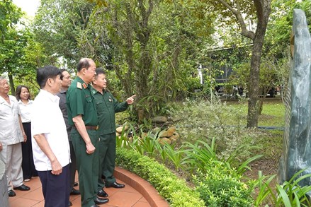 Đoàn công tác Hội Cựu chiến binh Việt Nam thăm và làm việc tại Khu công nghiệp Nam Cầu Kiền