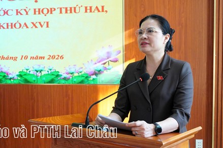 Phó Chủ tịch - Tổng Thư ký Ủy ban Trung ương MTTQ Việt Nam Hà Thị Nga tiếp xúc cử tri xã Bản Bo