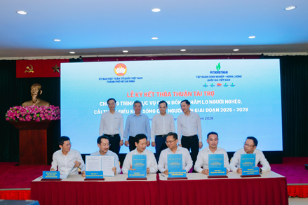 Thành phố Hồ Chí Minh: Ủy ban MTTQ Việt Nam thành phố ký kết thỏa thuận tài trợ phục vụ cộng đồng 