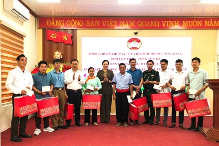 Phó Chủ tịch - Tổng Thư ký Hà Thị Nga thăm, làm việc tại xã vùng cao Sin Suối Hồ (tỉnh Lai Châu)