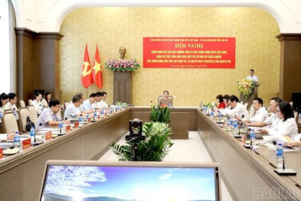 Phó Chủ tịch - Tổng Thư ký Hà Thị Nga giám sát việc thực hiện dân chủ ở cơ sở tại Lào Cai