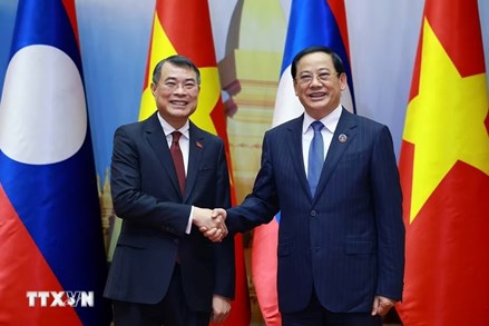 Thủ tướng Lê Minh Hưng hội kiến Chủ tịch Quốc hội Lào Sonexay Siphandone