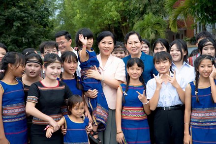 Trung ương Hội Liên hiệp phụ nữ Việt Nam thăm, tặng quà trẻ em và đối tượng bảo trợ xã hội 