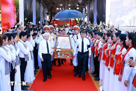 Thủ tướng dự lễ viếng, truy điệu 731 liệt sỹ được quy tập tại công viên Lê Thị Riêng về an táng tại Nghĩa trang liệt sỹ TP Hồ Chí Minh
