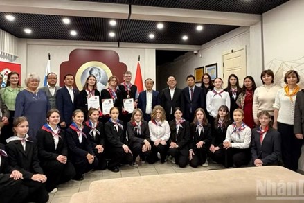 Xúc động tình cảm của thầy trò Trường 488 tại Saint Petersburg dành cho Chủ tịch Hồ Chí Minh