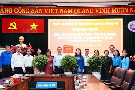 Thành phố Hồ Chí Minh: Chủ tịch Ủy ban MTTQ Việt Nam thành phố chúc mừng thăm, chúc mừng Hội Liên hiệp Phụ nữ thành phố