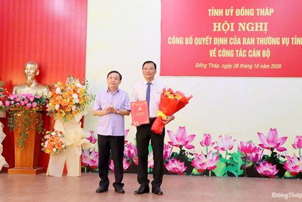 Đồng Tháp: Chủ tịch Ủy ban MTTQ Việt Nam tỉnh trao quyết định về công tác cán bộ 