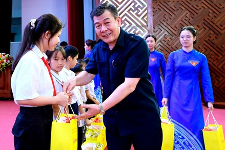 Phó Chủ tịch Nguyễn Đức Phong dự lễ phát động Tháng cao điểm “Vì người nghèo” tại Hải Phòng