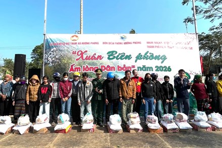 Quảng Trị: Đồn Biên phòng Hướng Phùng trao tặng hơn 840 suất quà cho người dân